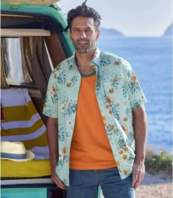 Men's Hawaiian Shirt - Sky Blue 8 Men's Hawaiian Shirt - Sky Blue -Featured Men'S Clothing Stores 4a64306018d81b1a733ce3303b88d0bd